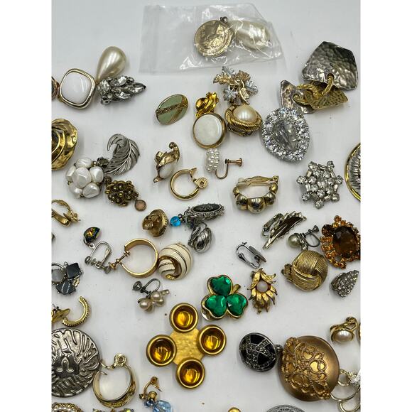 One and half Pound Single Clip Rhinestone Pearl clip Craft Pendant Earring Lot - Picture 8 of 9